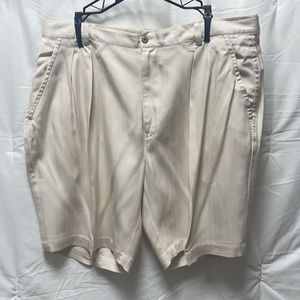 Tommy Bahama a men’s cream shorts size 38